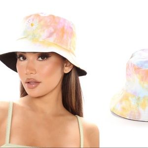 tie dye daisy reversible bucket hat🌼